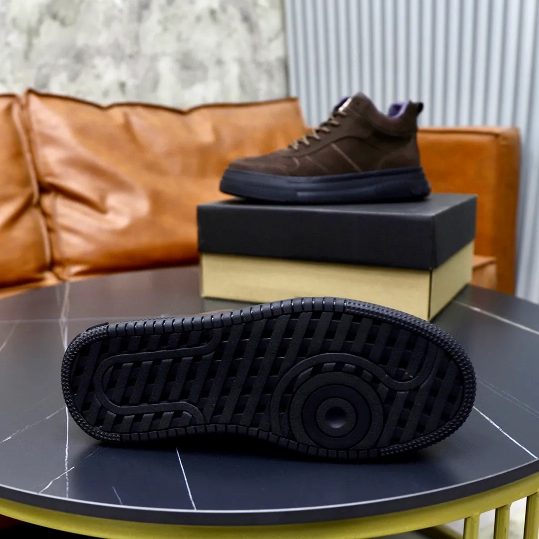 Ex-factory price: 640💰Thick wool imported from Australia Brand: UGG genuine purchasing agent Size: 38-44 Grade: Official website 1:1 Material: First layer of genuine leather waterproof and antifreeze upper Real wool lining Original non-slip soft wear-resistant outsole Style category: Men's casual shoes Trendy style Comfortable on the feet Color: Official website color synchronization